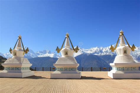 雲南飛來寺在哪裏，是否與當地的自然奇觀及人文景觀有著不解之緣？